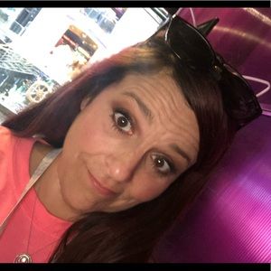 Meet your Posher, Suzanne